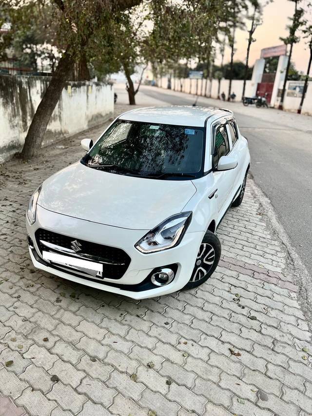 https://images10.gaadi.com/usedcar_image/4352711/original/processed_b71707a24fc00942ffa715a420b2eb3c.jpg?imwidth=6401