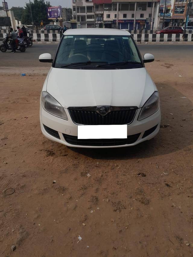 https://images10.gaadi.com/usedcar_image/4352721/original/processed_6fcb7ec5de62672cf3c6dee30b54838e.jpg?imwidth=6400