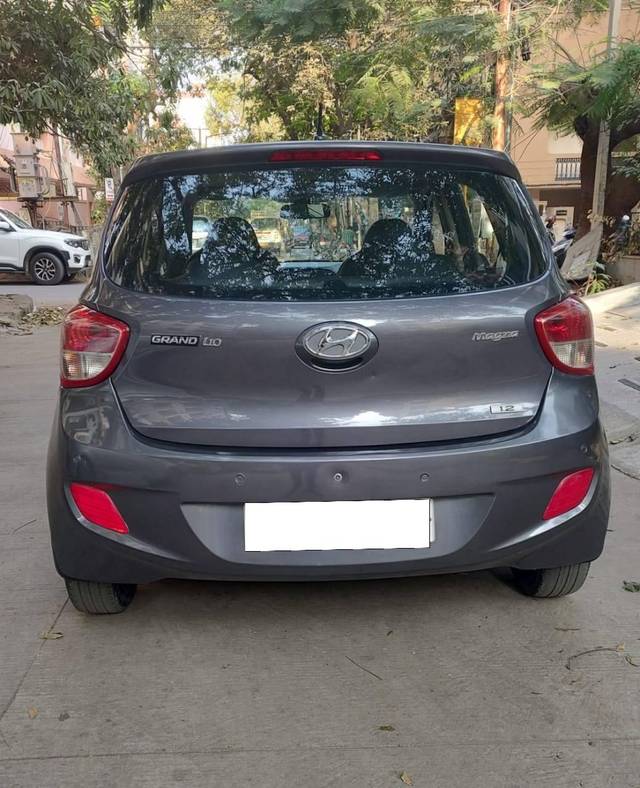 https://images10.gaadi.com/usedcar_image/4352755/original/processed_c4ebf30ebedb1634cfe482a7ee436d70.jpg?imwidth=6401