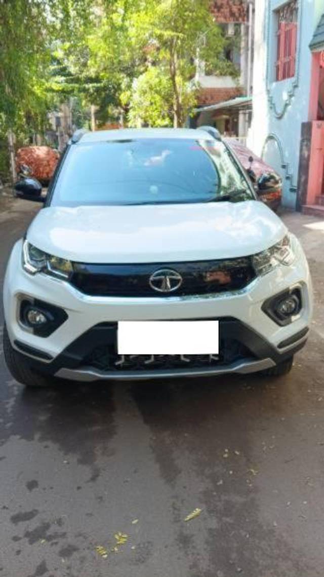 https://images10.gaadi.com/usedcar_image/4352769/original/processed_02fb2723-eda7-4091-af71-d4a72a07b7b3.jpg?imwidth=6400