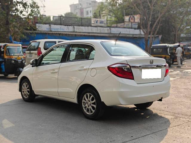 https://images10.gaadi.com/usedcar_image/4352802/original/processed_6985160e52cce34422747b1ae7194b39.jpg?imwidth=6402