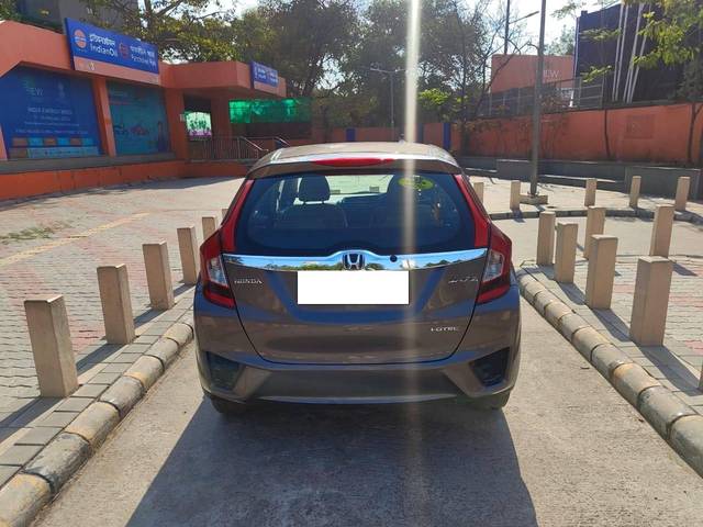 https://images10.gaadi.com/usedcar_image/4352826/original/processed_183de2f1cbaf9149b50e81b450e6b3c8.jpg?imwidth=6402