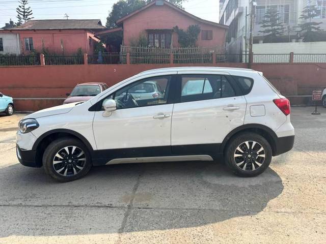 https://images10.gaadi.com/usedcar_image/4352834/original/processed_667930b7-0cb1-4811-8710-7f2f717027a5.jpg?imwidth=6402