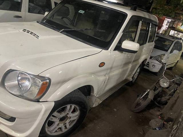 https://images10.gaadi.com/usedcar_image/4352895/original/a244fe23a67e21460a202ce8f8cd180e.jpeg?imwidth=6401