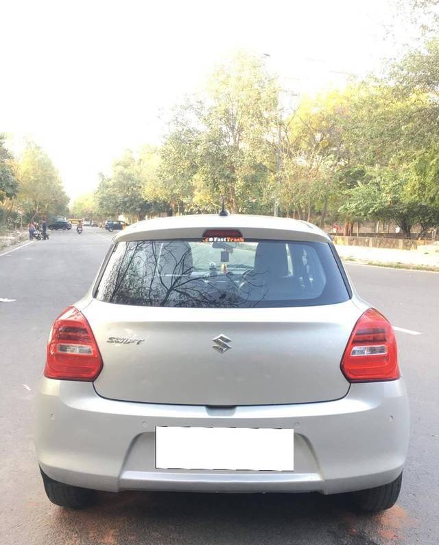 https://images10.gaadi.com/usedcar_image/4352993/original/processed_1d534d7bc186706d728664ca266ebe19.jpg?imwidth=6401