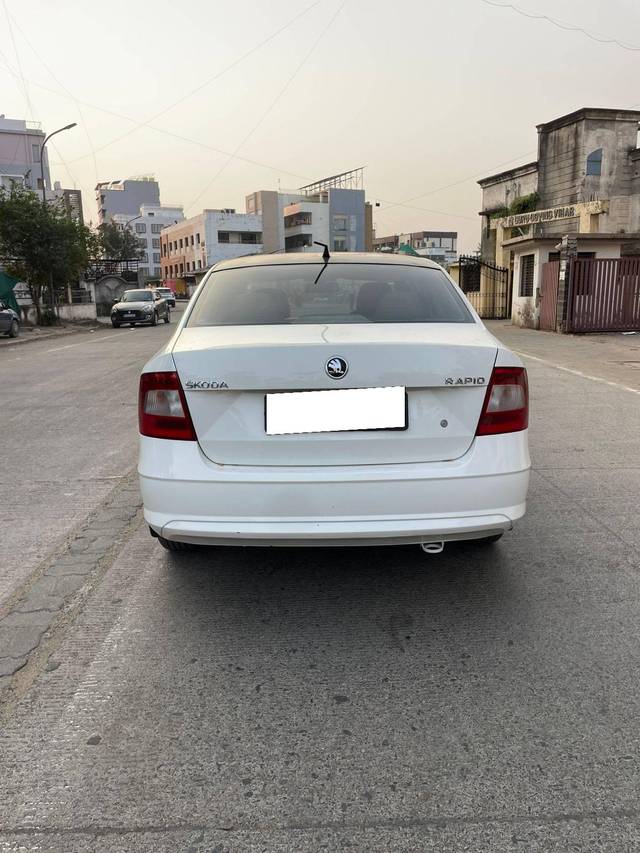 https://images10.gaadi.com/usedcar_image/4352995/original/processed_27544beb96d2c7ebd6b801520209c118.jpg?imwidth=6401