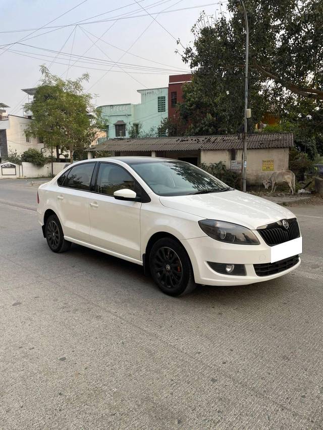 https://images10.gaadi.com/usedcar_image/4352995/original/processed_ffb0818f503b173168c601136b03431f.jpg?imwidth=6400