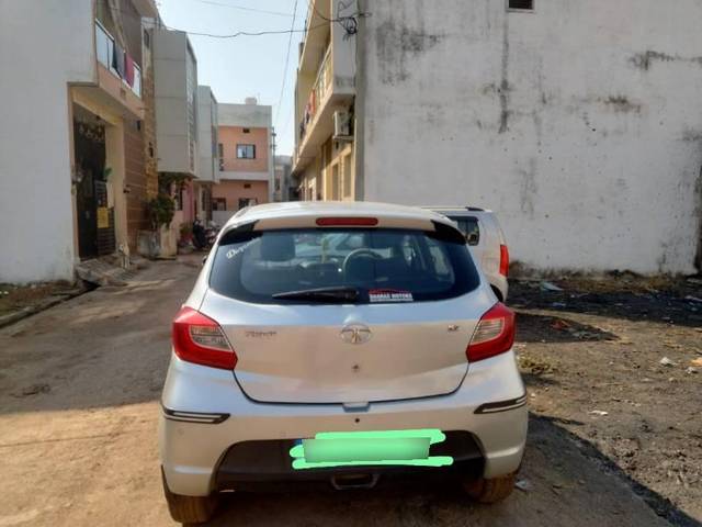 https://images10.gaadi.com/usedcar_image/4353054/original/processed_b9094910-64b9-4020-a3e2-8a393d2ba18a.jpg?imwidth=6401