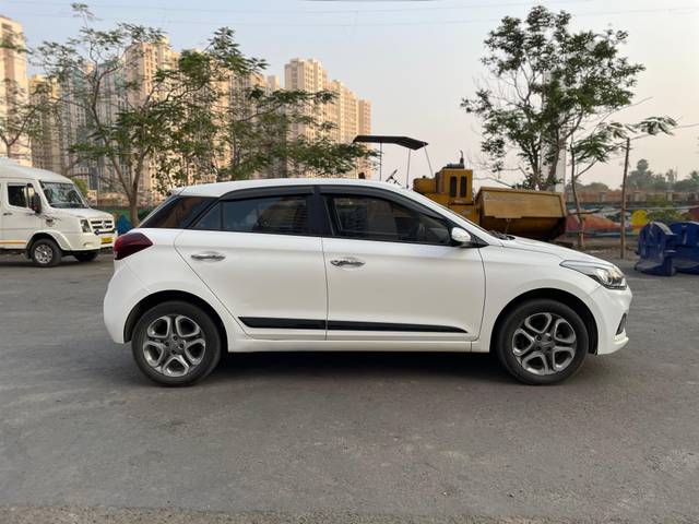 https://images10.gaadi.com/usedcar_image/4353116/original/3783817951bc5452f6dfefde4b5f3856.jpg?imwidth=6401