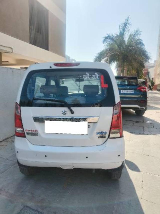 https://images10.gaadi.com/usedcar_image/4353194/original/processed_04624529-53d3-4c01-bab2-23010a6adb88.jpg?imwidth=6402