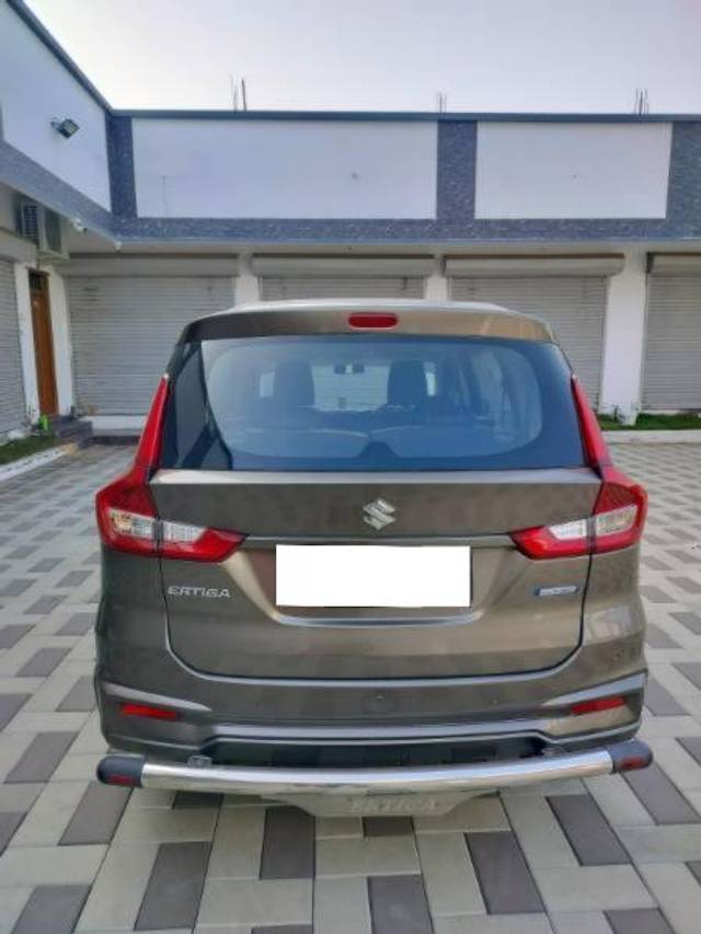 https://images10.gaadi.com/usedcar_image/4353301/original/processed_b8f1c55c-f431-471f-8b94-3d036c40976e.jpg?imwidth=6401