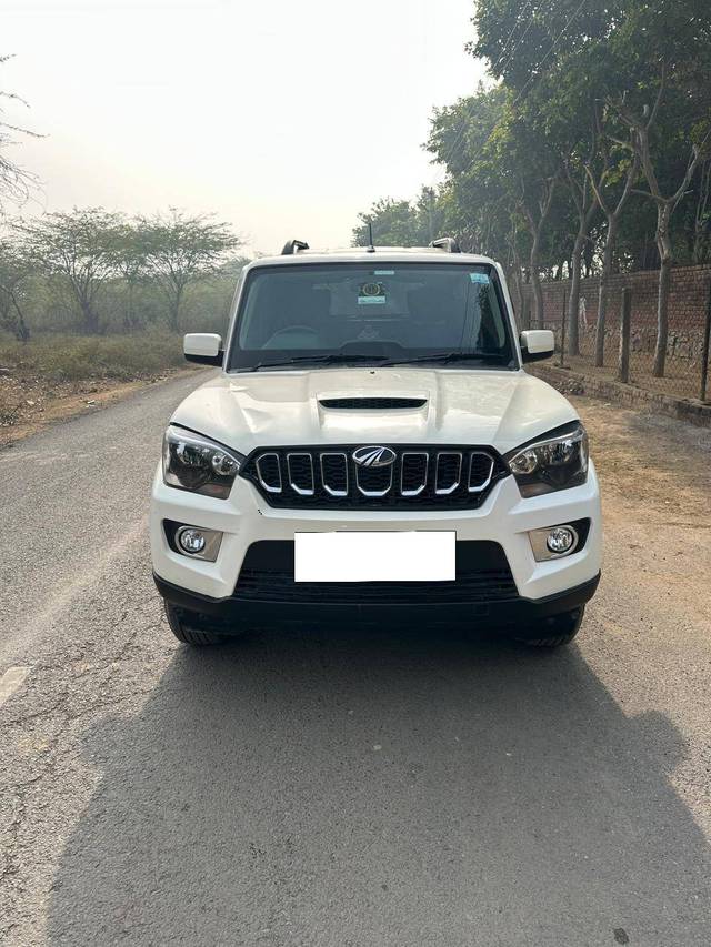 https://images10.gaadi.com/usedcar_image/4353468/original/743cb6298248d5f2f9fad915fb4b3f89.jpg?imwidth=6400