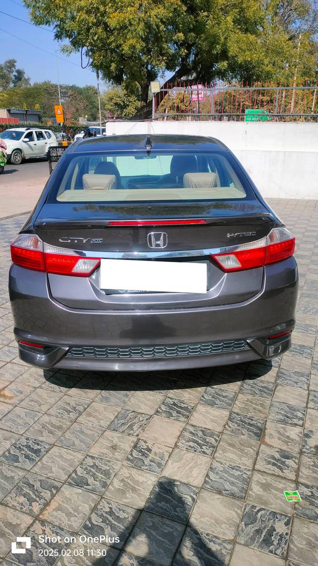 https://images10.gaadi.com/usedcar_image/4353548/original/processed_971f3a9ed7c3adef76851e83dac16a7f.jpg?imwidth=6401