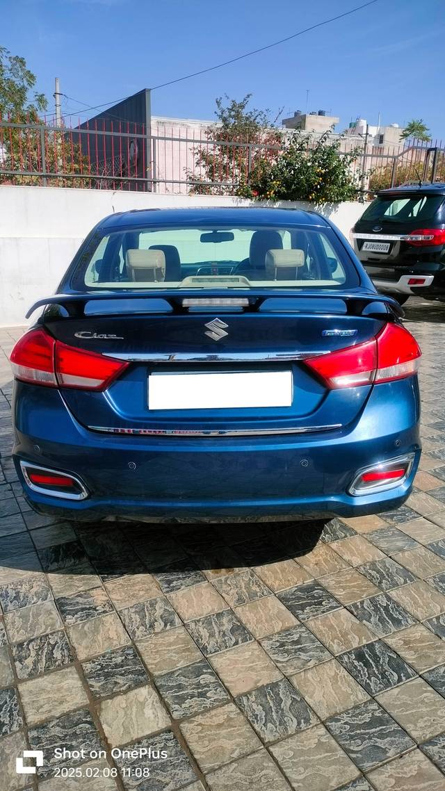 https://images10.gaadi.com/usedcar_image/4353555/original/processed_70d15aa83ea4a51bbb4639ca0c69e39f.jpg?imwidth=6402