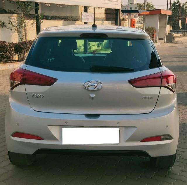 https://images10.gaadi.com/usedcar_image/4353627/original/processed_d561f51f57f43ab039c306c8a6b823b4.jpg?imwidth=6401