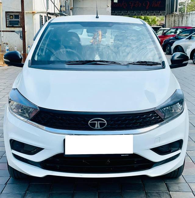 https://images10.gaadi.com/usedcar_image/4353652/original/processed_ab2ccb3ad9bf182b66da84652099528c.jpg?imwidth=6402