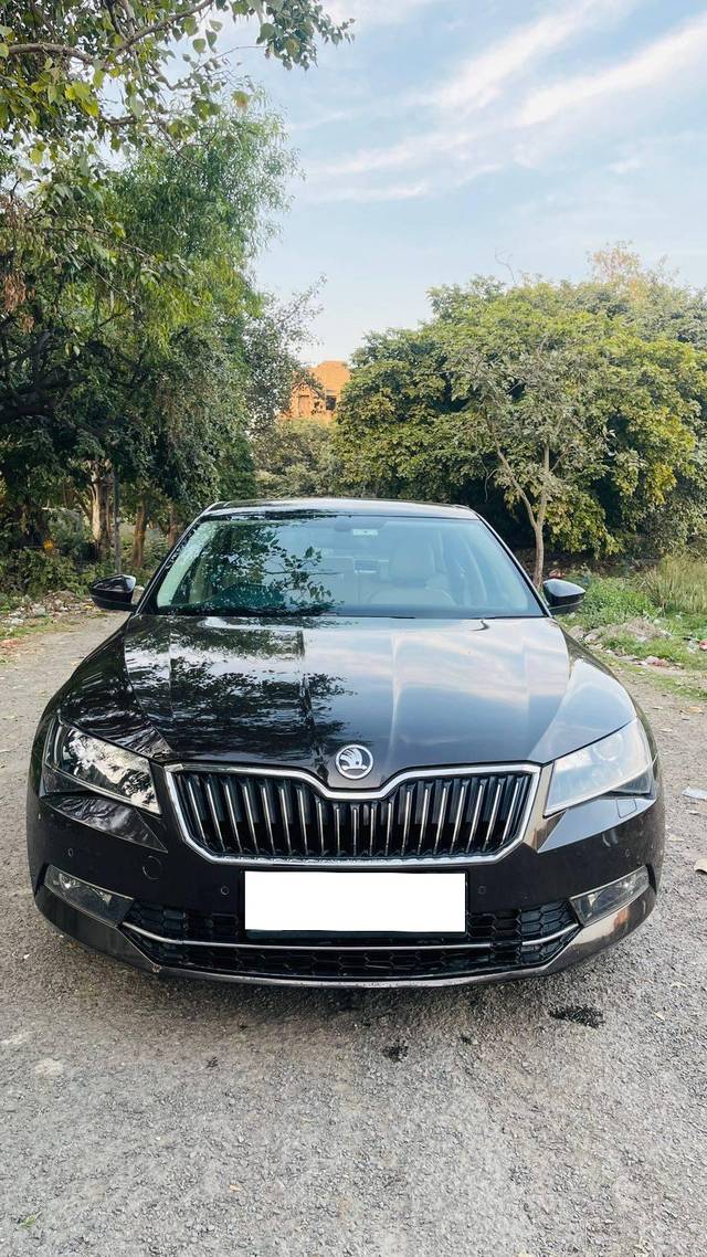 https://images10.gaadi.com/usedcar_image/4353722/original/processed_2d714b7f806c901207b65729001c5f63.jpg?imwidth=6402