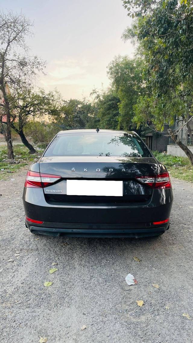 https://images10.gaadi.com/usedcar_image/4353722/original/processed_91033e62c0c14fad42510eeb426045e0.jpg?imwidth=6401