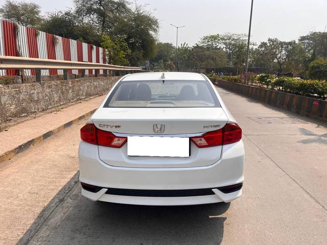 https://images10.gaadi.com/usedcar_image/4353730/original/processed_4801bc0a081a5119fd83f3ce849d9321.jpg?imwidth=6402