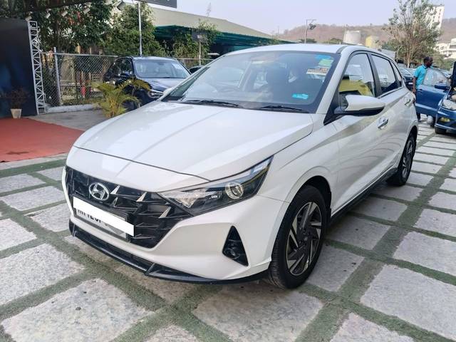 https://images10.gaadi.com/usedcar_image/4353771/original/processed_47c4f6d9cf767f7357906d4891caf5bf.jpg?imwidth=6400