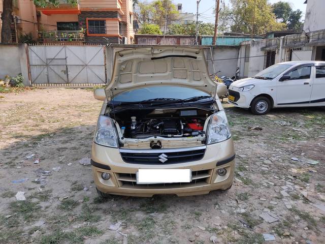 https://images10.gaadi.com/usedcar_image/4353776/original/processed_70ab25a94cb0af28f8c7f70a37b63f33.jpg?imwidth=6402