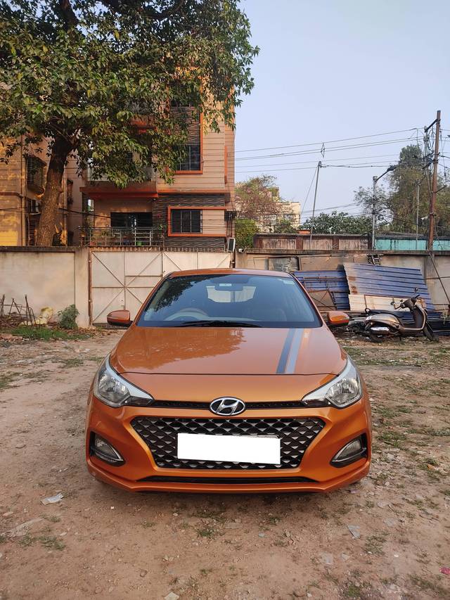 https://images10.gaadi.com/usedcar_image/4353779/original/processed_2c6af80e5c89492baec895ca1a481ae7.jpg?imwidth=6400