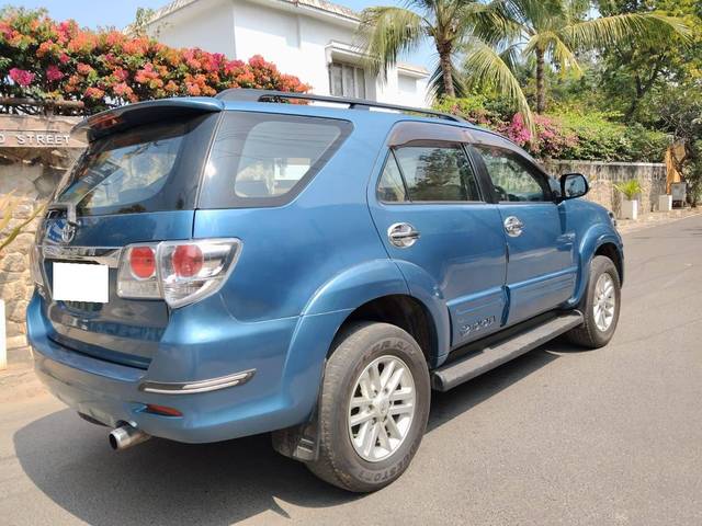 https://images10.gaadi.com/usedcar_image/4353795/original/processed_e8d1dbe51bd95c4b6af09781dfc952ae.jpg?imwidth=6401