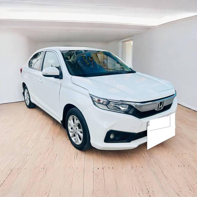 https://images10.gaadi.com/usedcar_image/4353815/original/processed_0adc3ec6252ed43921309a57d9013a1f.jpg?imwidth=6400