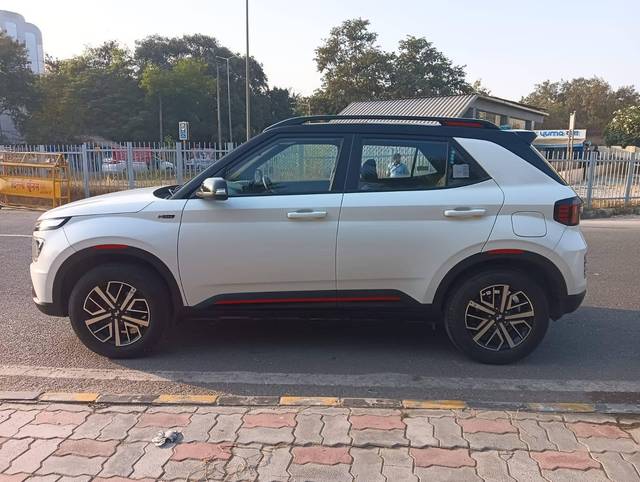 https://images10.gaadi.com/usedcar_image/4353894/original/processed_a35f2f253177dbc7e0a35d08b8a96074.jpg?imwidth=6402