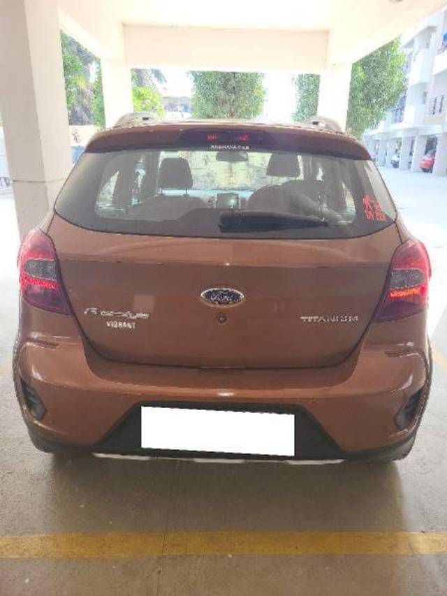 https://images10.gaadi.com/usedcar_image/4353946/original/2aba2a18d9ef2122c14bd08c14a012ee.jpg?imwidth=6402