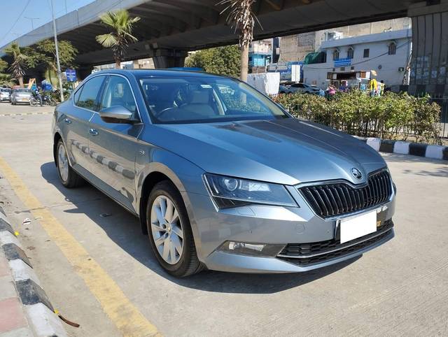 https://images10.gaadi.com/usedcar_image/4353954/original/processed_1e90762ebe61b85ffdcec5ac4cce23eb.jpg?imwidth=6400