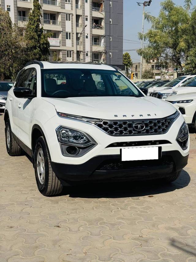 https://images10.gaadi.com/usedcar_image/4353989/original/processed_cd075ba582e6d5384a7701eac1081da8.jpeg?imwidth=6400