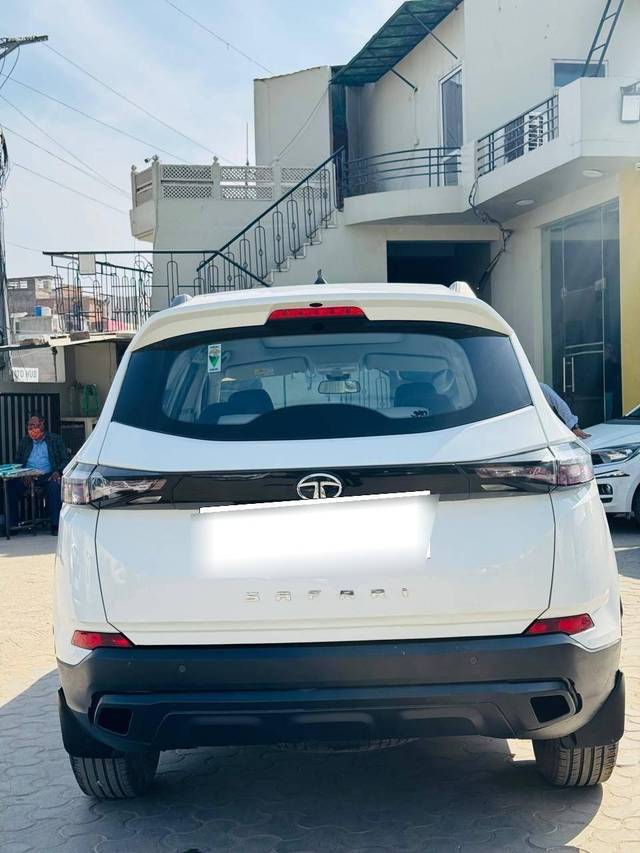 https://images10.gaadi.com/usedcar_image/4353989/original/processed_processed_86f270849f6b8cf53ad8d630a2488c12.jpeg?imwidth=6402