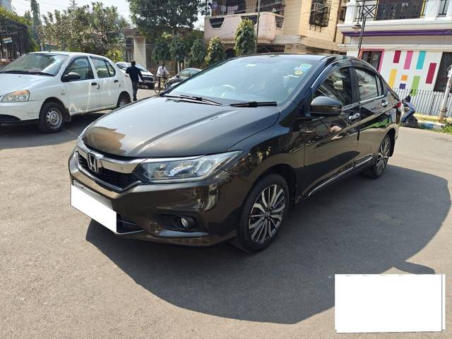 https://images10.gaadi.com/usedcar_image/4353995/original/processed_59afe93833ee252e8d1091bc78b81213.jpg?imwidth=6402