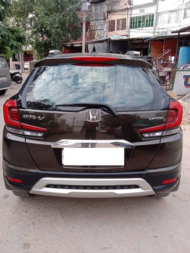 https://images10.gaadi.com/usedcar_image/4354027/original/processed_ce2e9b26eade4b9f4003707c188eb0a9.jpg?imwidth=6402