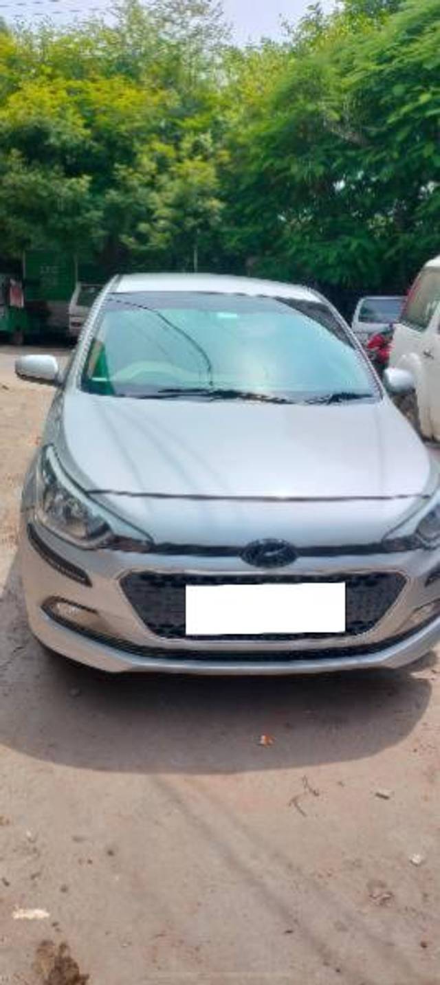 https://images10.gaadi.com/usedcar_image/4354051/original/processed_807b7246-e6e7-4f49-847e-60c2382be4df.jpg?imwidth=6400