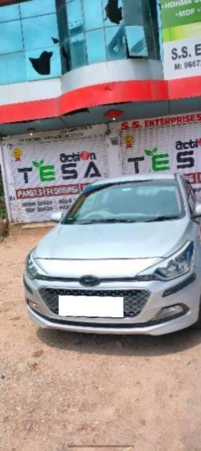 https://images10.gaadi.com/usedcar_image/4354051/original/processed_a736aaeb-f4ba-4745-9e4b-1a23e2768a5b.jpg?imwidth=6401