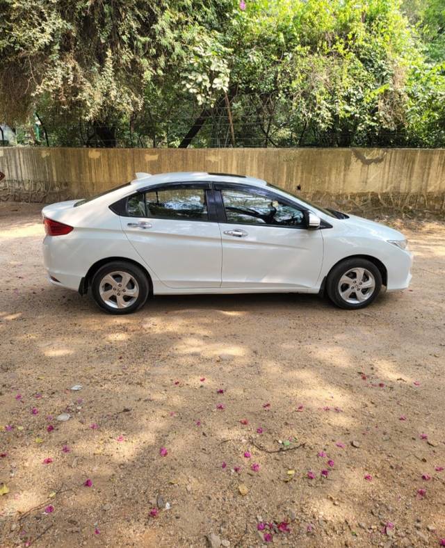 https://images10.gaadi.com/usedcar_image/4354096/original/b11e136c73254f98c82913325ee5cd62.jpg?imwidth=6401