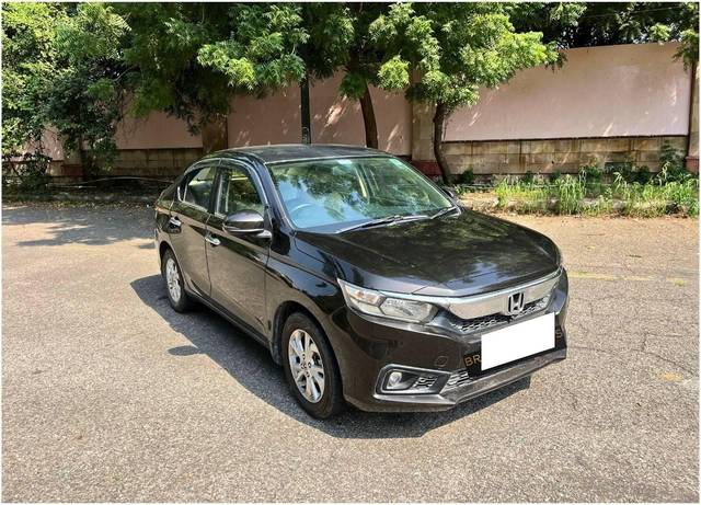 https://images10.gaadi.com/usedcar_image/4354098/original/processed_72c69bd4e021745cf845fad629647521.jpg?imwidth=6400