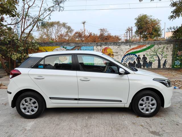 https://images10.gaadi.com/usedcar_image/4354236/original/processed_452274342e872915ad1d2cb800d3a87b.jpg?imwidth=6401