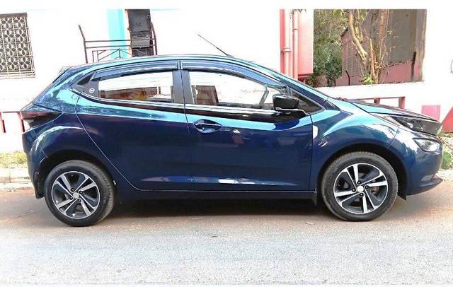 https://images10.gaadi.com/usedcar_image/4354357/original/processed_47f8752c1d079065a7a3a2f34642e165.jpeg?imwidth=6401