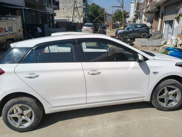 https://images10.gaadi.com/usedcar_image/4354374/original/43f8c078fc657c570bf81461bf8e7797.jpg?imwidth=6400