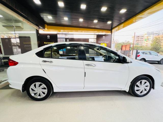 https://images10.gaadi.com/usedcar_image/4354379/original/processed_3a2cdf3ad5735cae9304e987ef8ee7c7.jpg?imwidth=6401