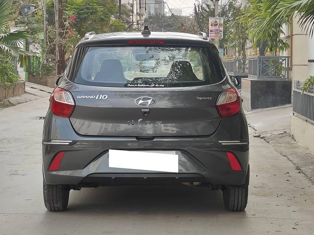 https://images10.gaadi.com/usedcar_image/4354401/original/processed_440a72cc36bdf95b5b850fd902bccd87.jpg?imwidth=6402