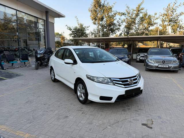 https://images10.gaadi.com/usedcar_image/4354409/original/processed_7426a7d0a7f7d80f987620de390ad350.jpg?imwidth=6402