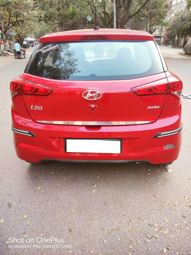 https://images10.gaadi.com/usedcar_image/4354416/original/processed_8cde2d7cfb256fe70b14c088403525d9.jpg?imwidth=6401