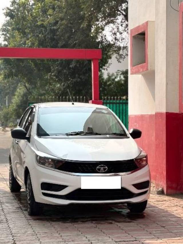 https://images10.gaadi.com/usedcar_image/4354459/original/processed_df69ea0b-1289-4125-824b-2a216520f5cb.jpeg?imwidth=6400