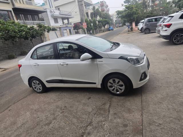 https://images10.gaadi.com/usedcar_image/4354491/original/processed_151efda54e26b5908f863b9d92c54908.jpg?imwidth=6400