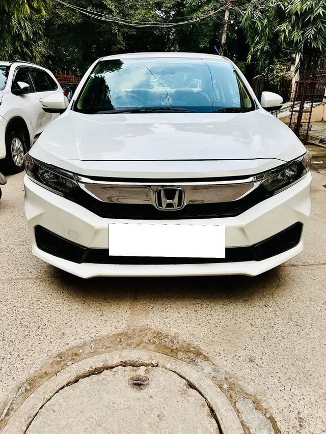 https://images10.gaadi.com/usedcar_image/4354506/original/processed_e3b9ab89b5a0b83cda71aef1de3cf6ac.jpg?imwidth=6400