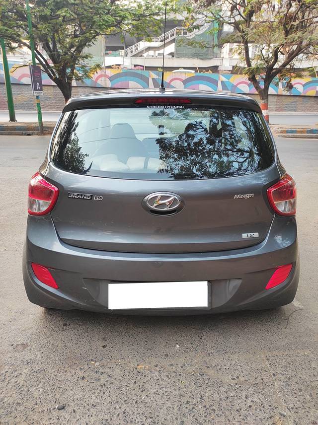 https://images10.gaadi.com/usedcar_image/4354522/original/processed_13c7db7a34e4e6d9828e984f3bc35f2b.jpg?imwidth=6402